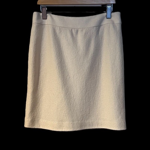 Banana Republic Winter White - Cocoon Skirt - Picture 2 of 8